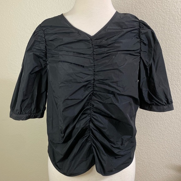 H&M Tops - NWT H&M black lightweight short sleeve‎ v neck gathered fabric size 10